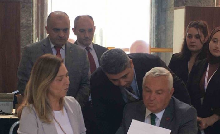 28. Dönem için kaydını ilk yaptıran MHP Adana milletvekili Ayşe Sibel Ersoy oldu