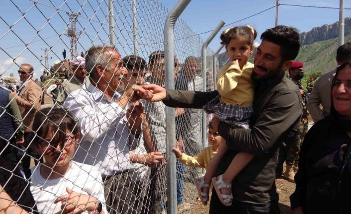 30 yıl aradan sonra gelen sevinç: Akrabalarını görmek için kapıya akın ettiler