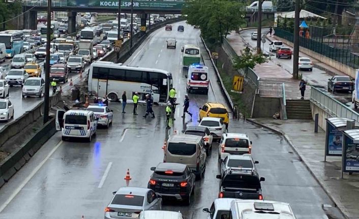 6 işçi yaralanmıştı, midibüsün kaza anı kamerada