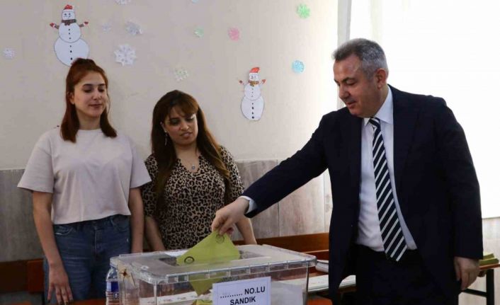 Adana Valisi Elban: "Seçim güvenliği için 12 bin civarında polis ve jandarma görev alıyor"