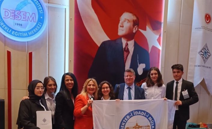 Afyon Lisesi öğretmen ve öğrencileri ‘İzmir İktisat Kongresi’nin 100. Yıldönümü’nde panel gerçekleştirdi
