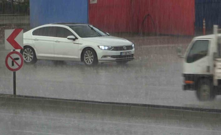 Aksaray’da şiddetli yağmur etkisini sürdürüyor