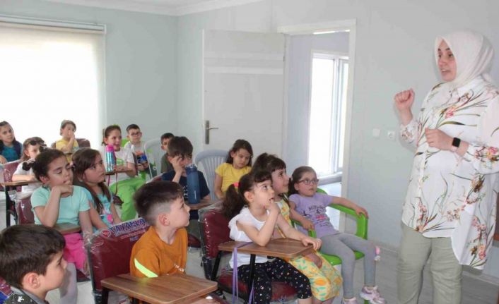 Alaşehirli minikler hem doğayı tanıyor hem de yaşayarak öğreniyor