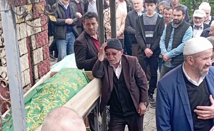 Alkollü sürücünün sebep olduğu trafik kazasında hayatını kaybeden 4 kişi toprağa verildi