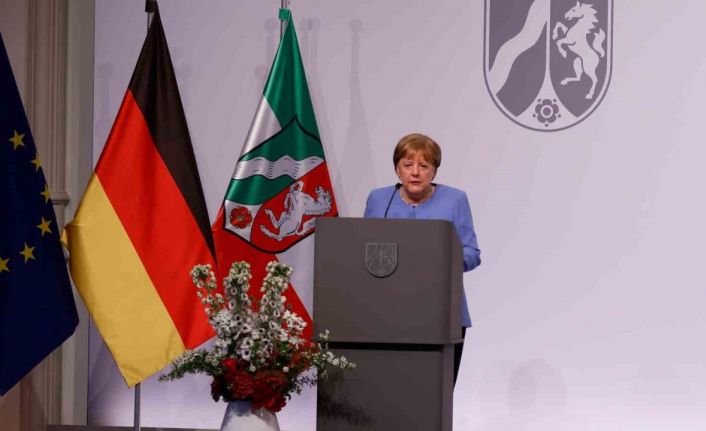 Almanya’nın eski Başbakanı Merkel devlet ödülü ile onurlandırıldı