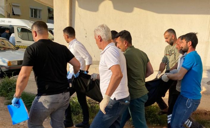 Antalya’da 4 çocuk annesi eşini sırtından 8 kez bıçaklayan cani koca tutuklandı