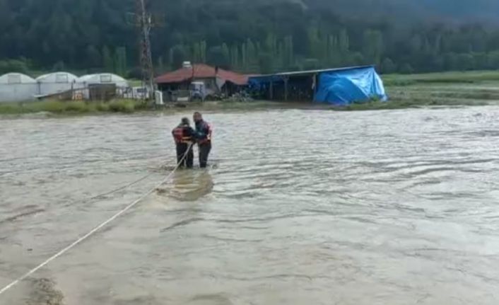 Aşırı yağışlar Gediz’de taşkına sebep oldu