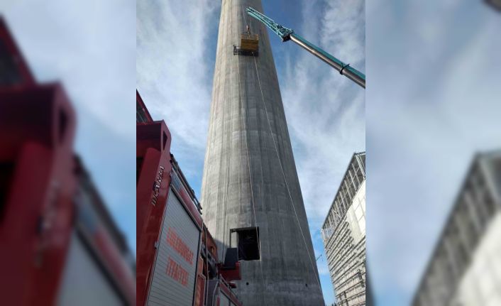 Asma iskelenin 80 metrede halatı koptu: 2 işçi mahsur kaldı