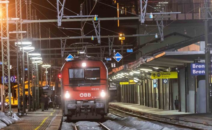 Avusturya’da şehirlerarası trende yolculara Hitler’in konuşması dinletildi
