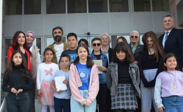 Ayvalık’ta Nejat Hürbaş Hikâye Yarışmasında dereceye girenler ödüllerine kavuştu