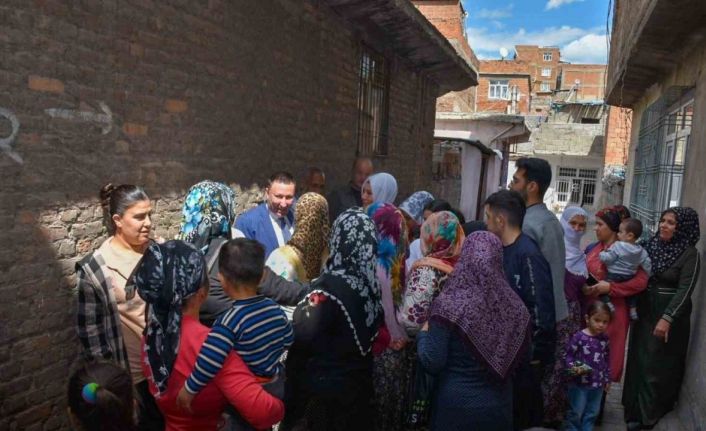 Bağlar Belediye Başkanı Beyoğlu, vatandaşlarla bir araya gelmeye devam ediyor