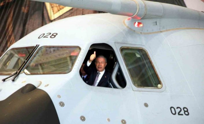 Bakan Akar: "En kısa zamanda milli denizaltımızı denizlerimizde, Milli Muharip Uçağımızı semalarımızda göreceğiz"