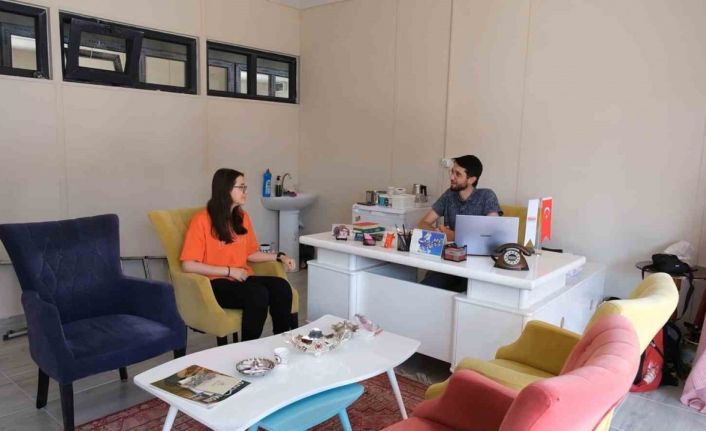 Bakan Kurum: ”Deprem bölgesinin normalleşmesi için esnafımızın ayağa kalkması şarttı, geçici barınma alanlarıyla eş zamanlı geçici iş yerlerini de hayata geçirdik”