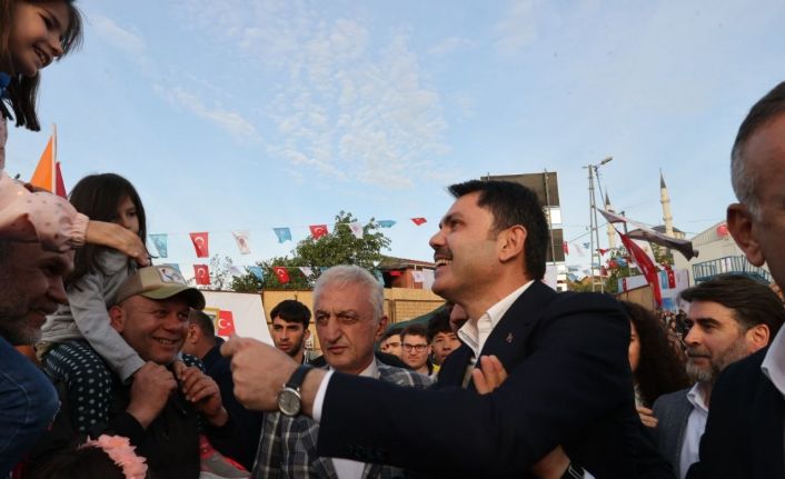 Bakan Kurum, Ümraniye’de ‘Temel Atma ve Komşu Finans Evleri Anahtar Teslim Töreni’ne katıldı