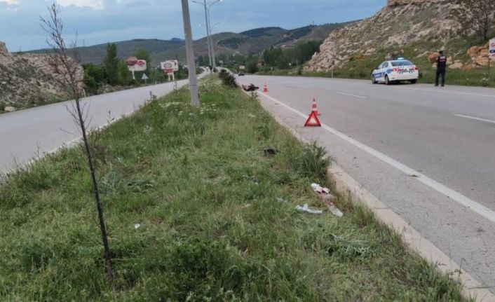 Bariyerlere çarpan otomobilin sürücüsü hayatını kaybetti