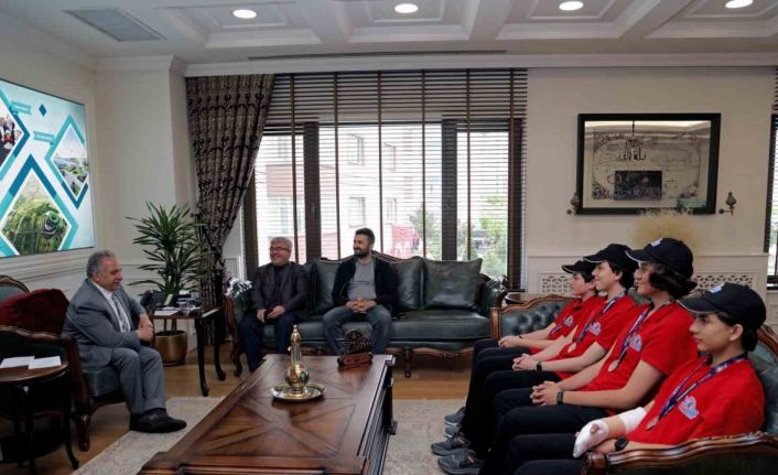 Başkan Yalçın’dan TEKNOFEST öğrencilerine ödül