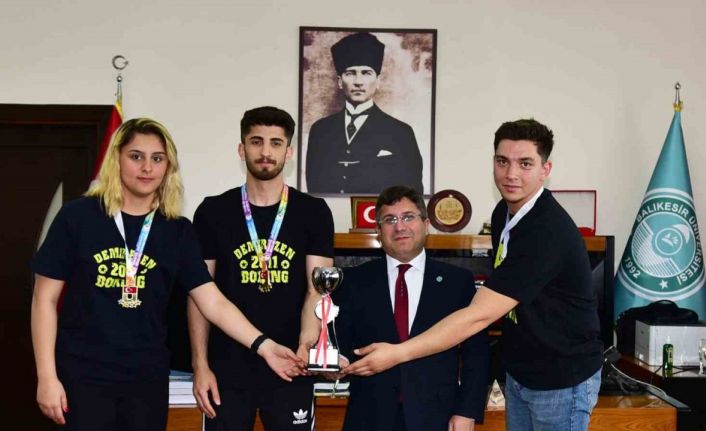 BAÜN Rektörü Oğurlu, Şampiyon Boksörlerle buluştu