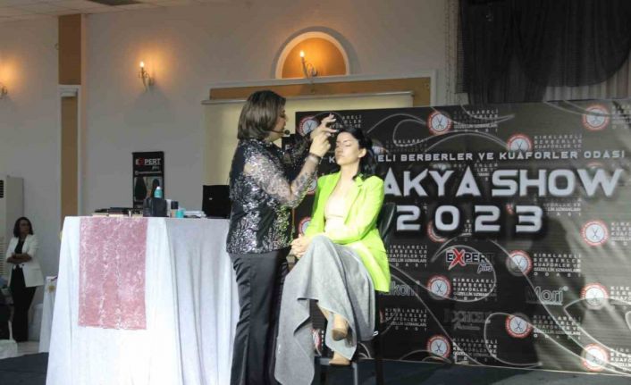 Berber ve kuaförler kıyasıya mücadele verdi