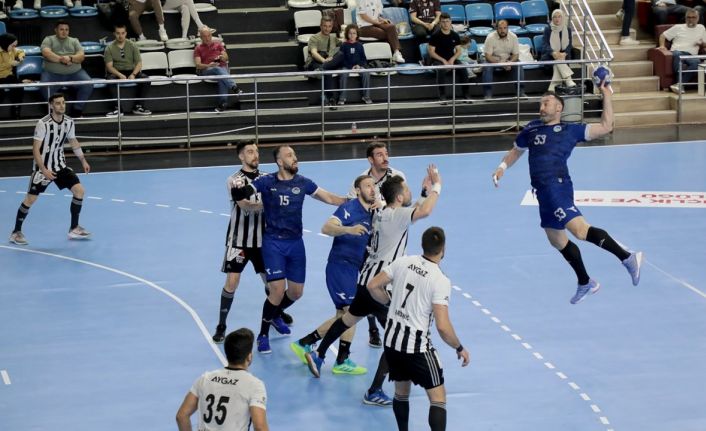 Beşiktaş’ı 36-33 yenen Sakarya Büyükşehir adını finale yazdırdı