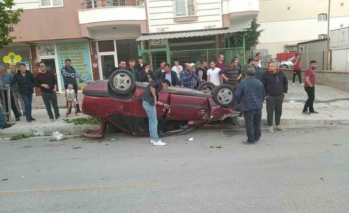 Beton mikseri ve otomobil çarpıştı: 7 yaralı