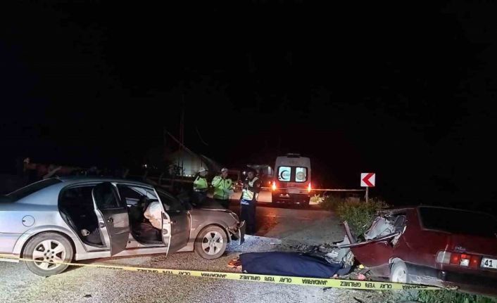 Bilecik’te iki otomobil kafa kafaya çarpıştı: 1 ölü