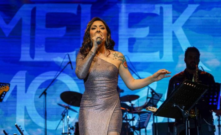 Bilecik’te Melek Mosso konserinde izdiham oldu