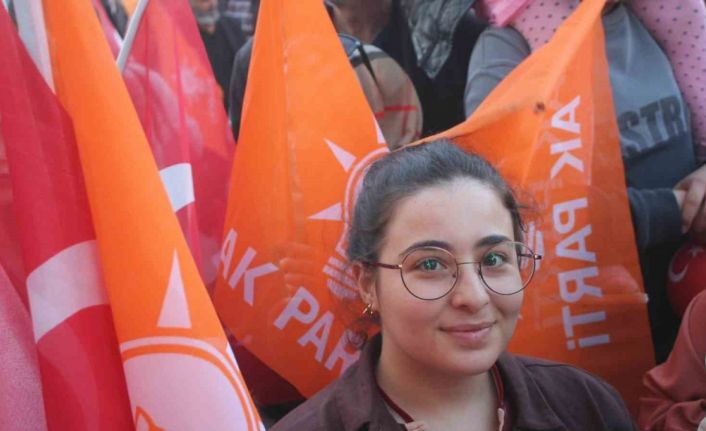 Binali Yıldırım: “Yolları böleriz ama Türkiye’yi böldürmeyiz”