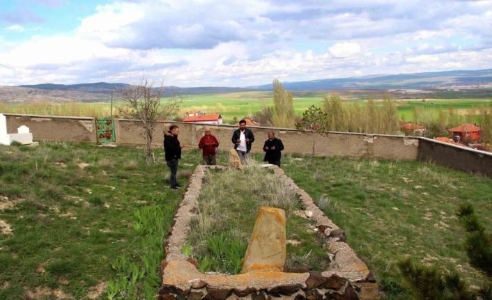 Bu mezarı görenler gözlerine inanamıyor, rivayetler ise dikkat çekiyor