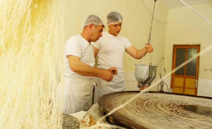 Bu tepside beş nesildir kadayıf pişiyor