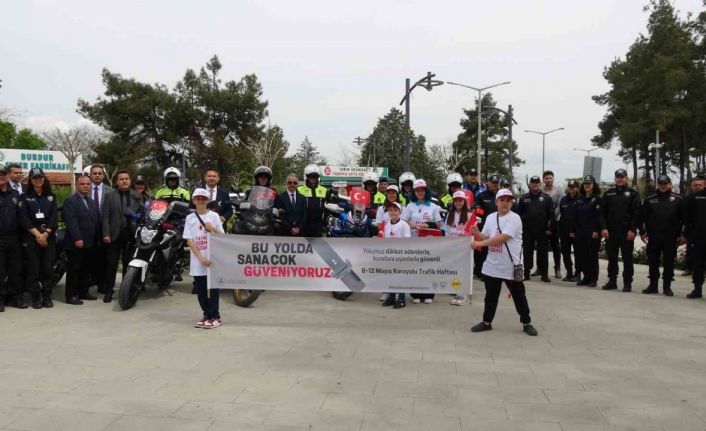 Burdur’da Trafik Haftası “Bu Yolda Sana Çok Güveniyoruz” farkındalık kampanyası ile kutlandı