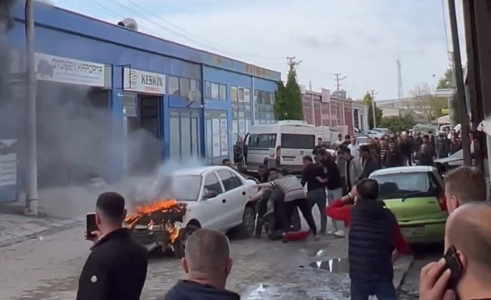Bursa’da Metal Sanayi’deki yangında 4 iş yeri ve 3 araç hasar gördü