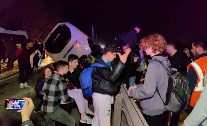 Bursa’da öğrencileri taşıyan tur otobüsü kaza yaptı...3 kişi hayatını kaybetti çok sayıda yaralı var