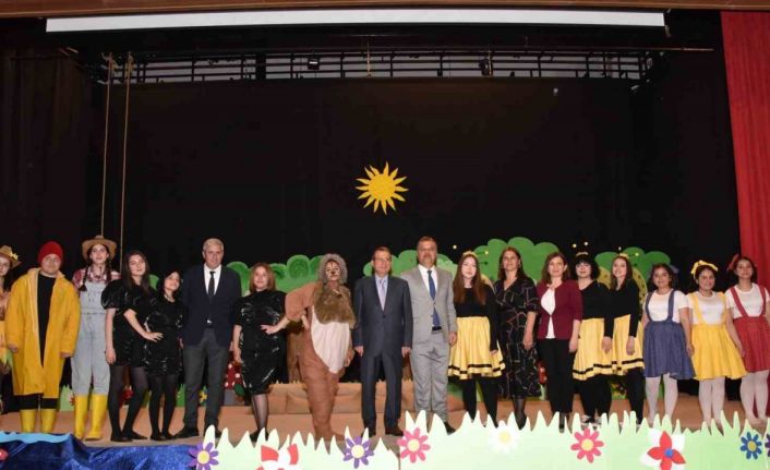 Çan Karşıyaka Hacı Fatma Bodur Mesleki ve Teknik Anadolu Lisesi’nden tiyatro gösterisi