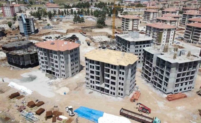 Çevre, Şehircilik ve İklim Değişikliği Bakanı Murat Kurum: “Deprem bölgesindeki şantiyelerimizde çalışmalar tam gaz”