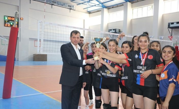Cizre’de liseler arası kadın voleybol turnuvası final maçı ile sona erdi