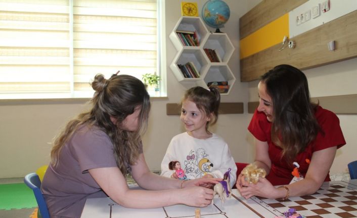 Çocuk servisinin duvarları çizgi film karakteriyle süslendi hasta çocukların yüzleri güldü