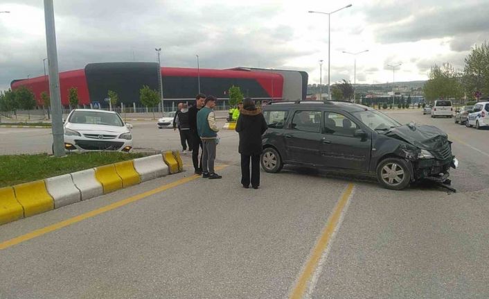 Çorum’da iki otomobilin karıştığı kazada 1 kişi yaralandı