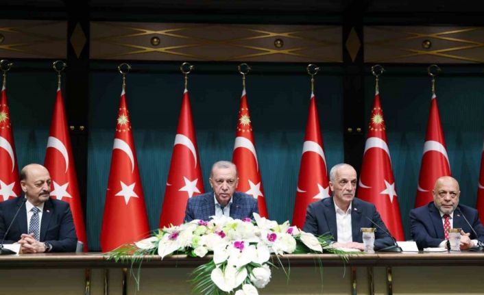 Cumhurbaşkanı Erdoğan: "En düşük kamu işçisi ücretini 15 bin liraya çıkarıyoruz"