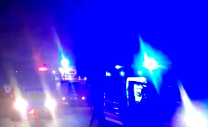 Dairede yangın çıktı, biri itfaiye eri 2 kişi dumandan etkilendi