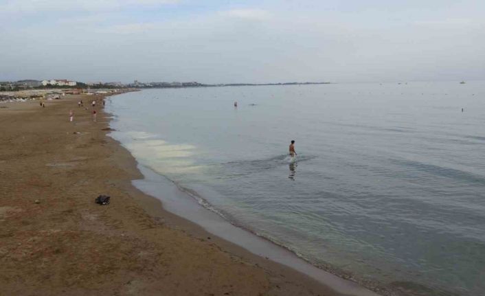 Denizde oluşan ve vatandaşları tedirgin eden görüntünün mevsimsel polenler olduğu ortaya çıktı