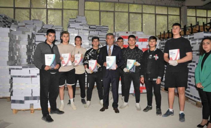 Denizli’de 298 bin adet yardımcı kitap 53 bin öğrenciye ulaştırılıyor