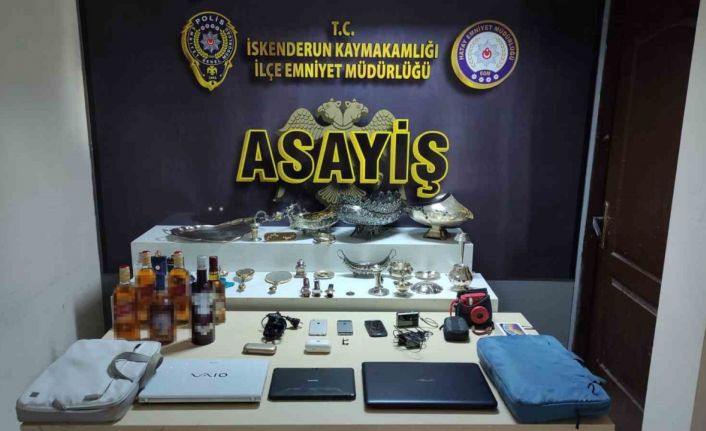 Deprem bölgesinde evleri soyan şüpheli yakalandı