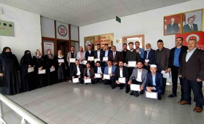 Deprem bölgesinde görev alan din görevlilerine başarı belgesi verildi