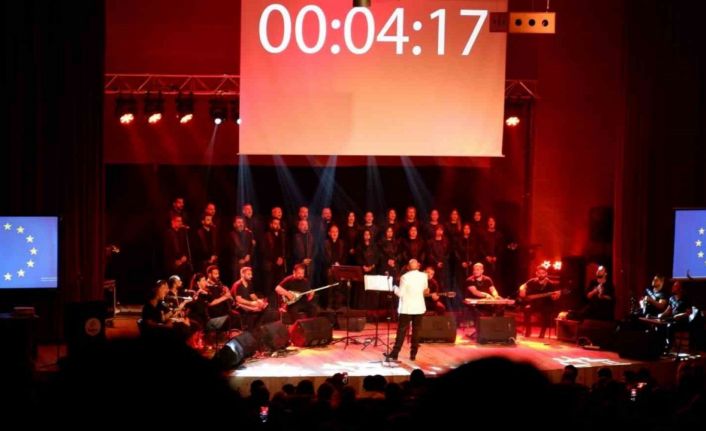 Depremde 7 üyesini kaybeden Antakya Medeniyetler Korosu hem ağladı hem ağlattı