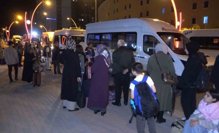 Depremzedeler sandık için geri dönüyor: Seçime saatler kala yola çıktılar