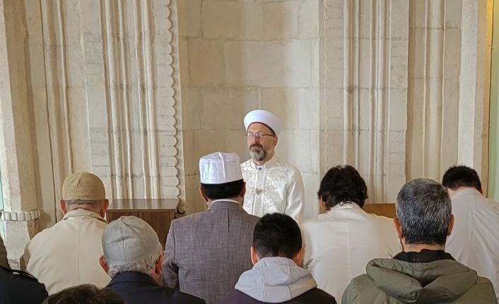 Diyanet İşleri Başkanı Erbaş: “Arkamızdan bırakacağımız en büyük servet alnı secdeli bir nesil"