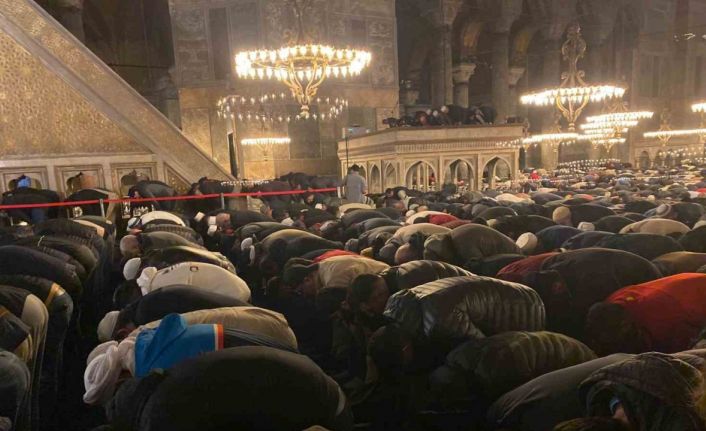 Diyanet İşleri Başkanı, İstanbul’un Fethi’nin 570. yıl dönümünde Ayasofya’da sabah namazı kıldırdı