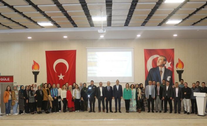 Domaniç’te kurum amirleri ve öğretmenlere, “Diksiyon ve etkili konuşma" konulu seminer