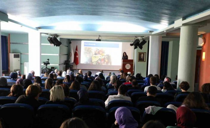 Ebeler ve Hemşireler haftasında Kahramanmaraş depremlerinde hayatını kaybeden sağlık çalışanları anıldı