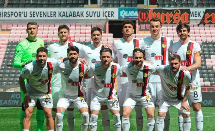 Efsane Eskişehirspor’un amatör lige düşmesiyle taraftarlar büyük üzüntü yaşadı
